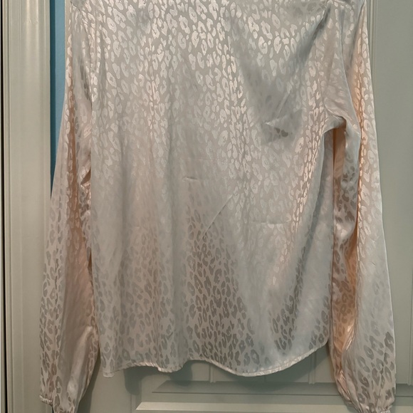 Miss Sparkling boutique leopard print lantern sleeve, V- neck blouse size Large - Picture 8 of 8